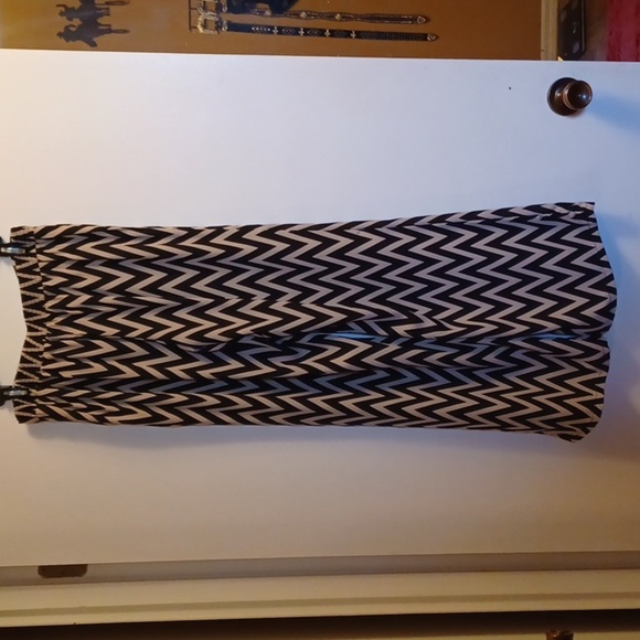 AMY BYER TAN AND BLACK, LITE WEIGHT PANTS, SIZE MEDIUM. - Picture 2 of 5